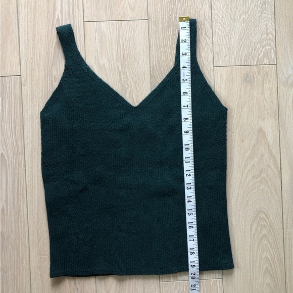 Old Navy Knitted Tank Top in Emerald Green Size Medium Petite - Picture 4 of 7